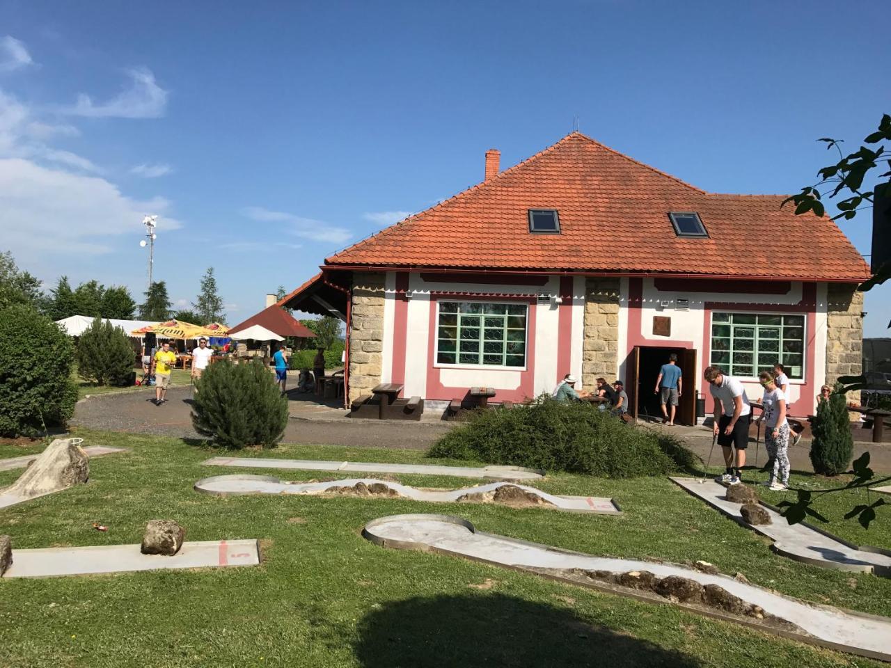 فندق Famozclub Bakov nad Jizerou المظهر الخارجي الصورة